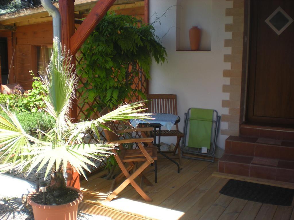 Sophia Cozy Self Catering Apartment Dolni Brezany Exterior foto